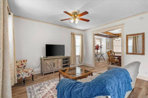 Elegant 3BR, 2 miles to KUMC or Childrens medical center, 30 day plus